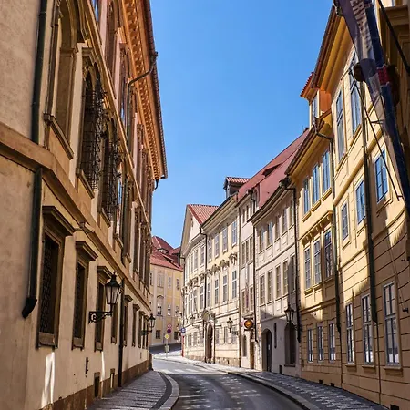 Sunny In Centre Of H1 Prag