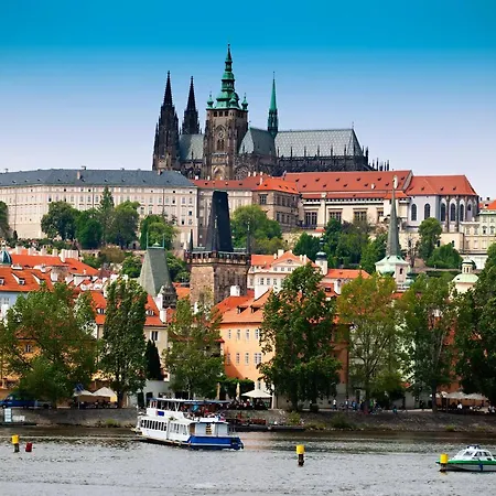 Sunny In Centre Of H1 * Prag