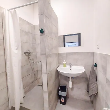 Sunny In Centre Of H1 Habitación en casa particular Praga