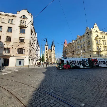 Sunny In Centre Of H1 * Prag